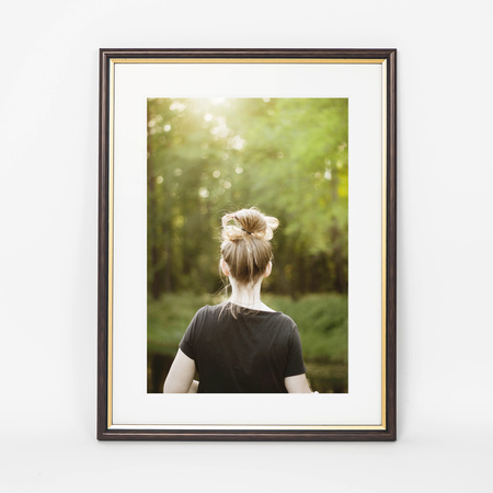 Brązowa ramka drewniana ze złotym paskiem DRI CL 4 30x40 cm