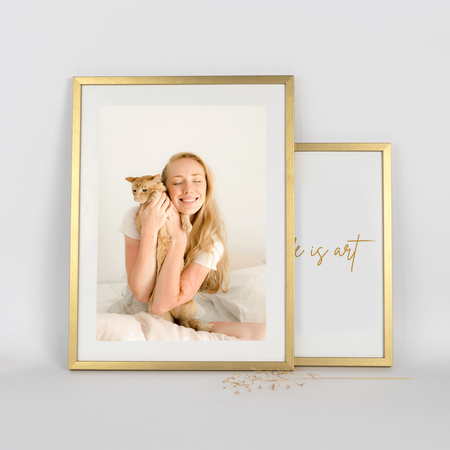 Złota ramka drewniana na zdjęcia PINIA Z 30x40 cm