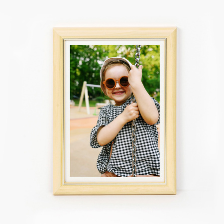 Ramka drewniana ze złotym paskiem DRW B F 01 - 13x18 cm