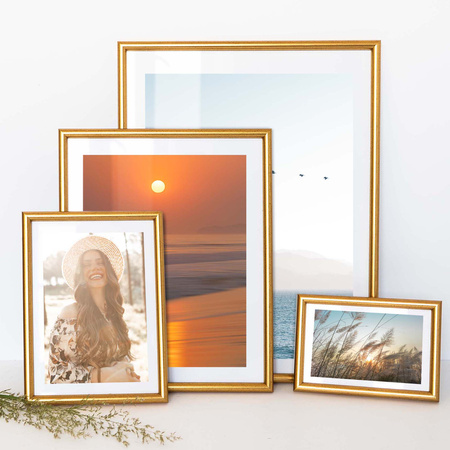 Ramka drewniana na zdjęcia DRWC F Z złota 30x45 cm