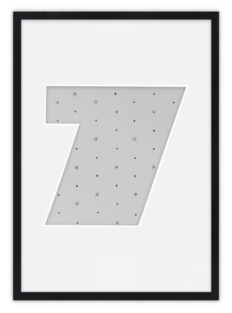 Ramka na zdjęcia CYFERKA "7" 21x30 cm czarna z białym passe partout