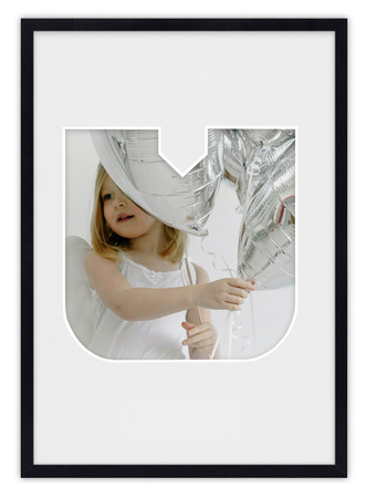 Ramka na zdjęcia LITERKA "U" 21x30 cm czarna z białym passe partout