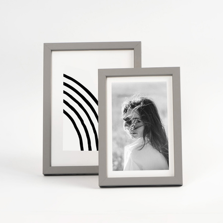 Szara ramka drewniana na zdjęcia PINIA 05 10x15 cm
