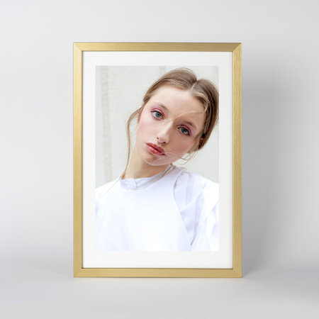 Złota ramka drewniana na zdjęcia PINIA Z 21x30 cm