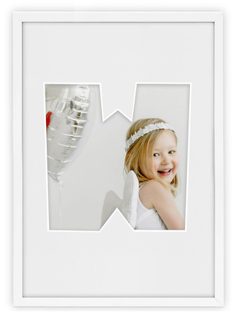 Ramka na zdjęcia LITERKA "W" 21x30 cm biała z białym passe partout
