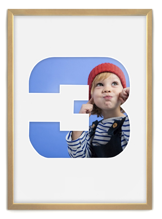 Ramka na zdjęcia CYFERKA "3" 21x30 cm naturalne drewno z białym passe partout