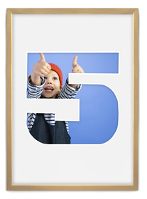 Ramka na zdjęcia CYFERKA "5" 21x30 cm naturalne drewno z białym passe partout