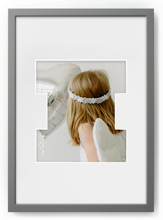 Ramka na zdjęcia LITERKA "I" 21x30 cm szara z białym z passe partout