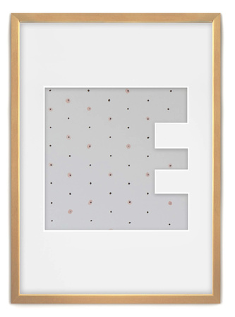 Ramka na zdjęcia LITERKA "E" 21x30 cm jasne drewno z białym passe partout