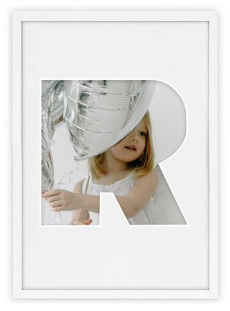 Ramka na zdjęcia LITERKA "R" 21x30 cm biała z białym passe partout