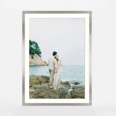 Srebrna ramka na zdjęcia HEN PASS S 60x80 cm z passe partout (50x70 cm)