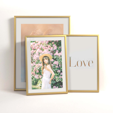 Złota ramka aluminiowa QAL 40x50 cm