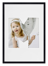 Ramka na zdjęcia LITERKA "M" 21x30 cm czarna z białym passe partout