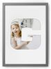 Ramka na zdjęcia LITERKA "G" Szara. Ramka z passe partout o rozmiarze 21x30 cm