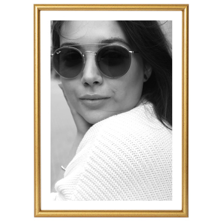 Ramka drewniana na zdjęcia DRWC F Z złota 24x30 cm