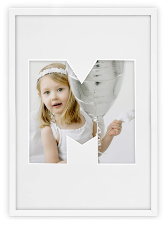 Ramka na zdjęcia LITERKA "M" 21x30 cm biała z białym passe partout