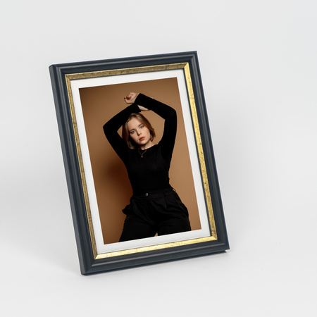 Czarna ramka drewniana ze złotym paskiem DRI CL 2 13x18 cm