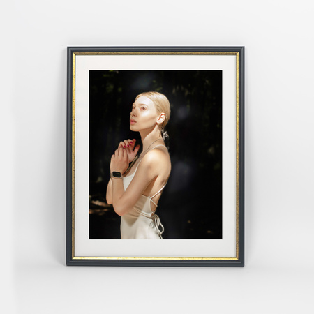 Czarna ramka drewniana ze złotym paskiem DRI CL 2 28x35 cm