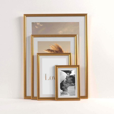 Złota ramka drewniana na zdjęcia DRWA FZ 18x24 cm