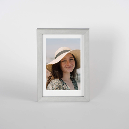 Srebrna ramka drewniana na zdjęcia PINIA S 10x15 cm