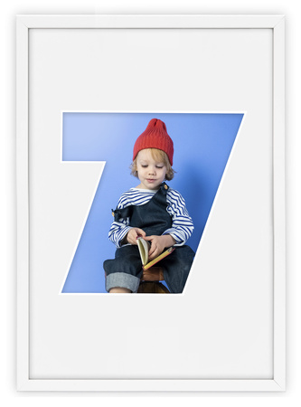 Ramka na zdjęcia CYFERKA "7" 21x30 cm biała z białym passe partout