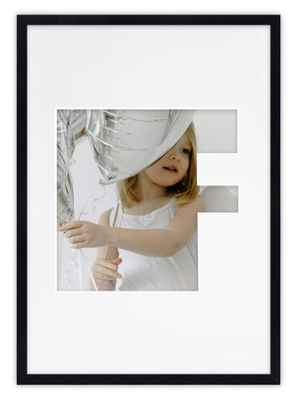 Ramka na zdjęcia LITERKA "F" czarna. Ramka z passe partout o rozmiarze 21x30 cm