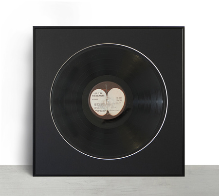 Czarna ramka na płytę winylową o rozmiarze 40x40 cm