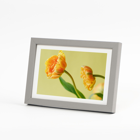 Szara ramka drewniana na zdjęcia PINIA 05 10x15 cm