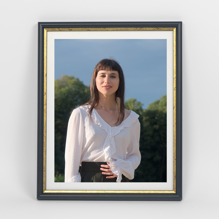 Czarna ramka drewniana ze złotym paskiem DRI CL 2 24x30 cm