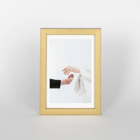 Złota ramka drewniana na zdjęcia PINIA Z 10x15 cm