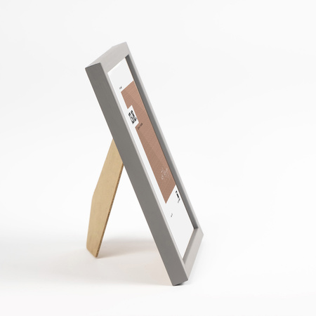 Szara ramka drewniana na zdjęcia PINIA 05 13x18 cm