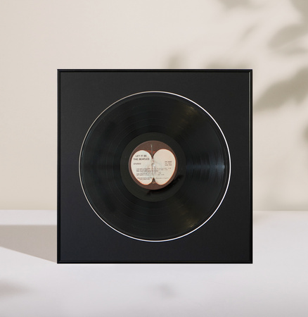 Czarna ramka na płytę winylową o rozmiarze 40x40 cm