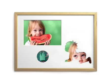 Ramka na zdjęcia do pokoju dziecięcego 21x30 cm jasne drewno z białym passe partout