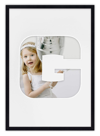 Ramka na zdjęcia LITERKA "G" czarna. Ramka z passe partout o rozmiarze 21x30 cm