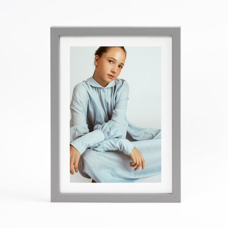 Szara ramka drewniana na zdjęcia PINIA 05 15x21 cm