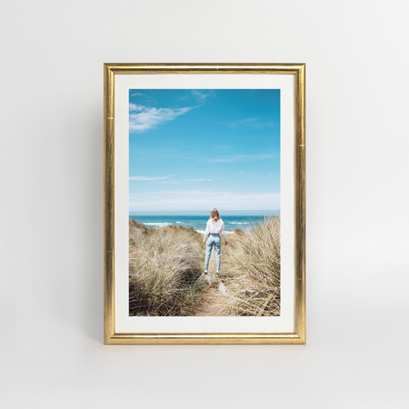 Złota ramka drewniana na zdjęcia EKO Z4 21x30 cm