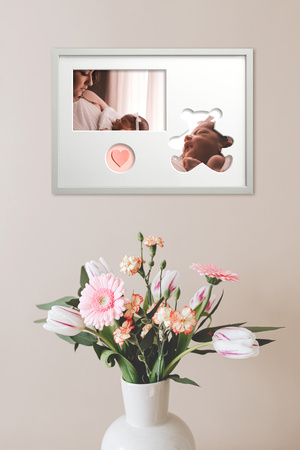 Ramka na zdjęcia do pokoju dziecięcego 21x30 cm biała z białym passe partout