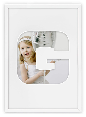 Ramka na zdjęcia LITERKA "G" biała. Ramka z passe partout o rozmiarze 21x30 cm