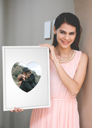 Ramka SERCE 30x40 cm w kolorze białym z białym passe partout