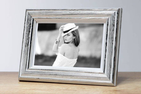 Ramka drewniana na zdjęcia DRL F 1S 25x38 cm