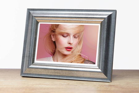 Ramka drewniana na zdjęcia DRL N S 25x38 cm