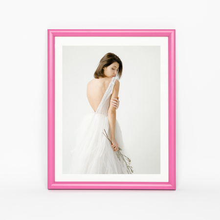 Ramka drewniana różowa DRW H 6 - 24x30 cm