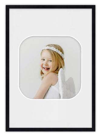 Ramka na zdjęcia LITERKA "O" 21x30 cm czarna z białym passe partout