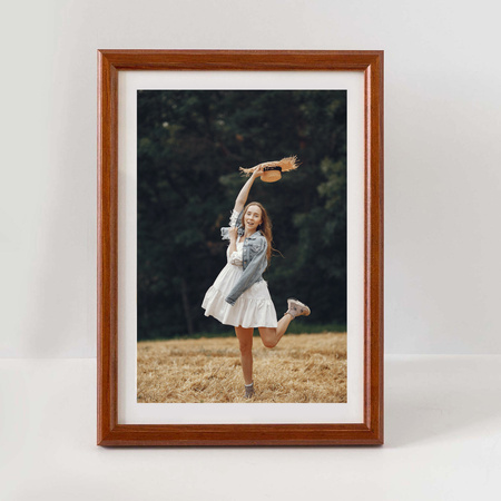 Pakiet 5 szt. ramek drewnianych na zdjęcia kolor mahoń DRWA 5 15x21 cm