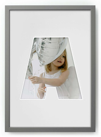 Ramka na zdjęcia LITERKA "A" 21x30 cm szara z białym z passe partout