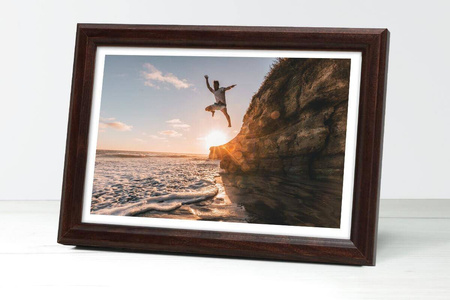 Ciemnobrązowa ramka drewniana DRWA 44 18x24 cm