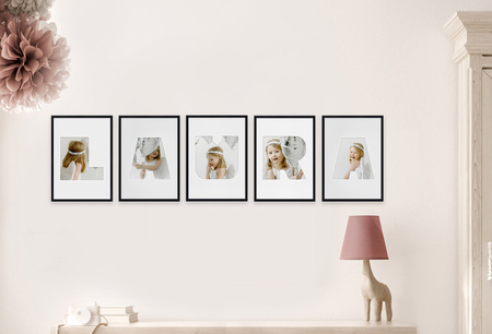 Ramka na zdjęcia LITERKA "V" 21x30 cm czarna z białym passe partout