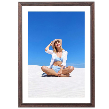Ciemnobrązowa ramka drewniana DRWA 44 24x30 cm