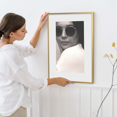 Złota ramka aluminiowa QAL 50x70 cm