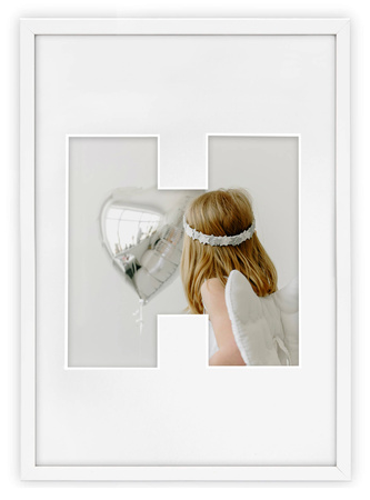 Ramka na zdjęcia LITERKA "H" 21x30 cm biała z białym passe partout